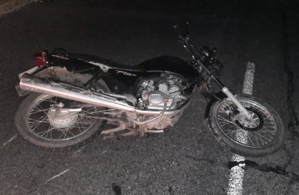 El hombre viajaba a bordo de su moto cuando perdió el control y chocó. (Foto ilustrativa)