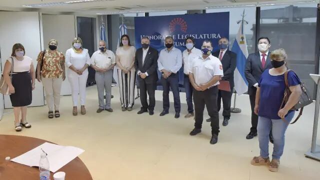 Legislatura: Jaldo recibió al cuerpo de Bomberos Voluntarios de Alberdi.