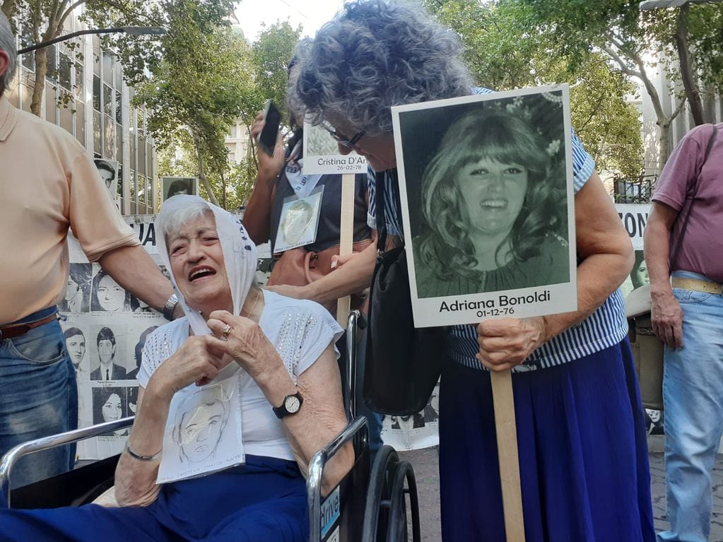 Mendoza marcha por la Memoria, Verdad y Justicia a 47 años del golpe militar. 