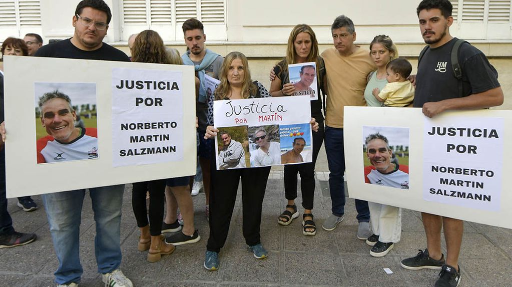 Familiares y allegados a Norberto Martín Salzmann piden justicia.
