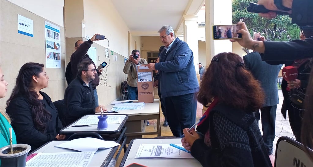El vicegobernador Carlos Haquim votó esta vez en la Escuela Normal, en el centro de la capital jujeña.