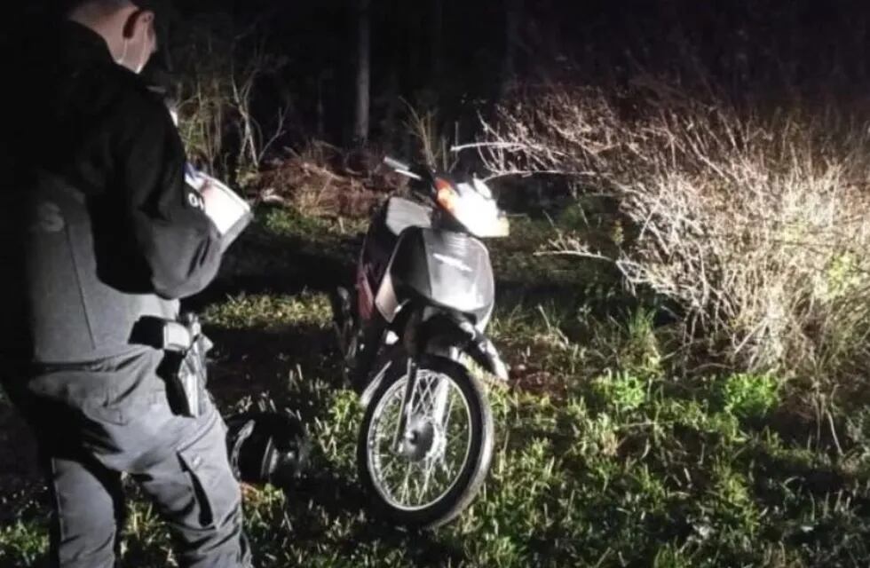 Recuperan motocicleta robada en Mártires.