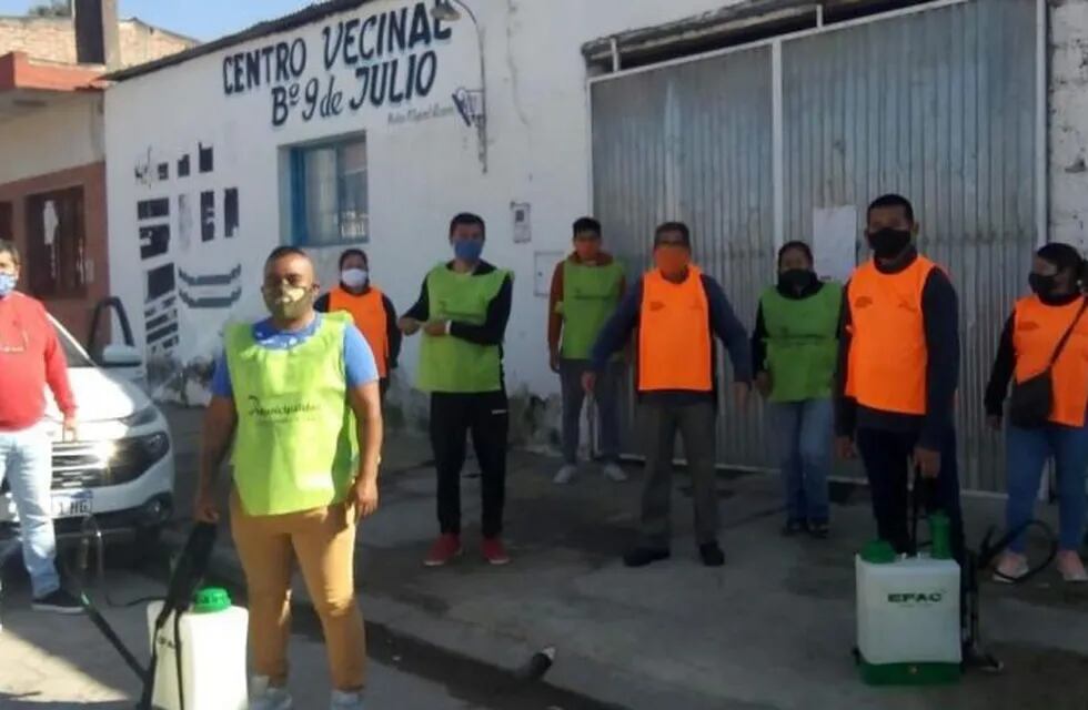 Vecinos se involucran en los operativos de desinfección, en Jujuy