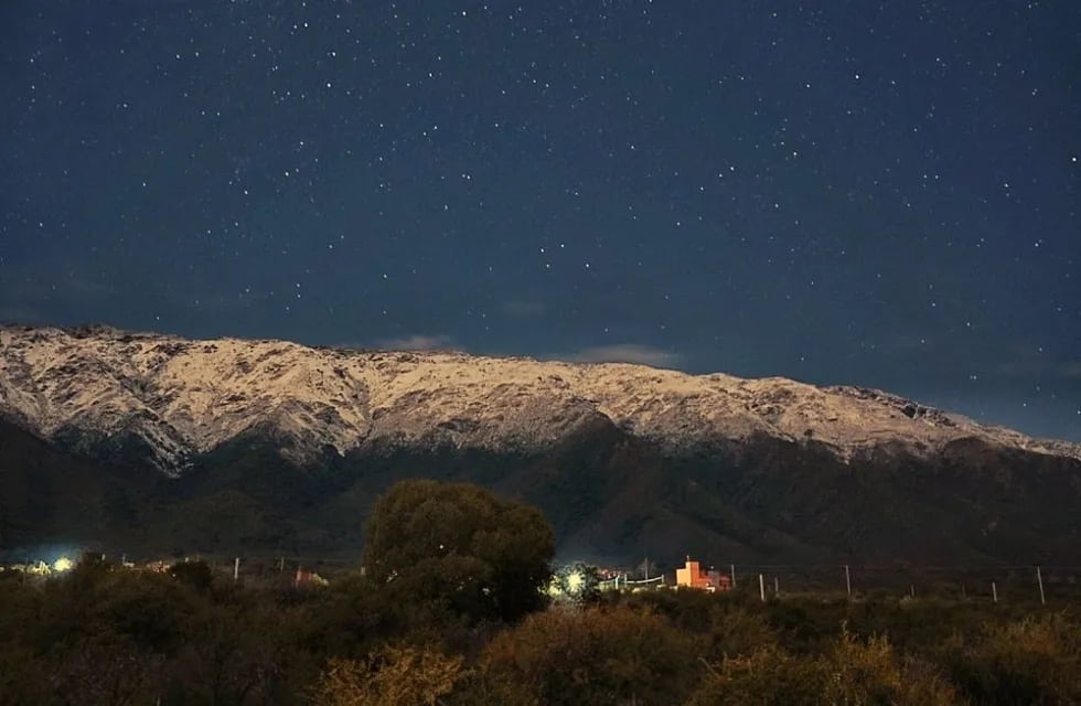 El cielo y las sierras nevadas captadas por Gerardo Martín.