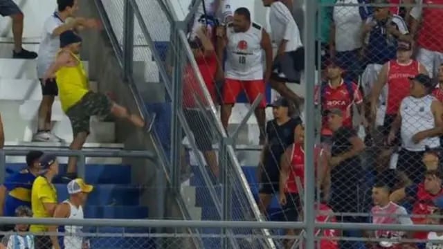 Boca 0-Independiente 0 en San Juan. Hubo incidentes entre los barras.