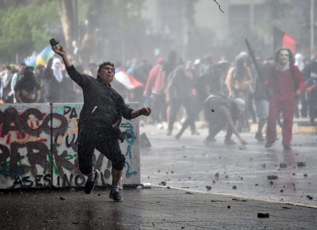 Los manifestantes contra Sebastián Piñera. (AFP)