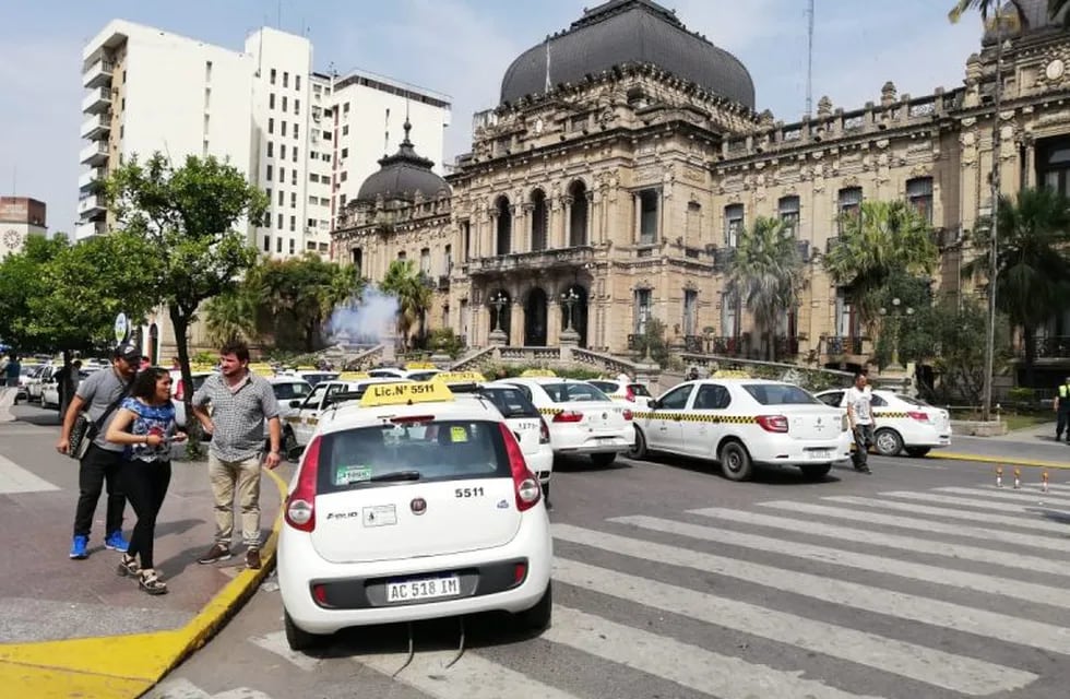 Protesta de taxistas. Foto Luis Solórzano.