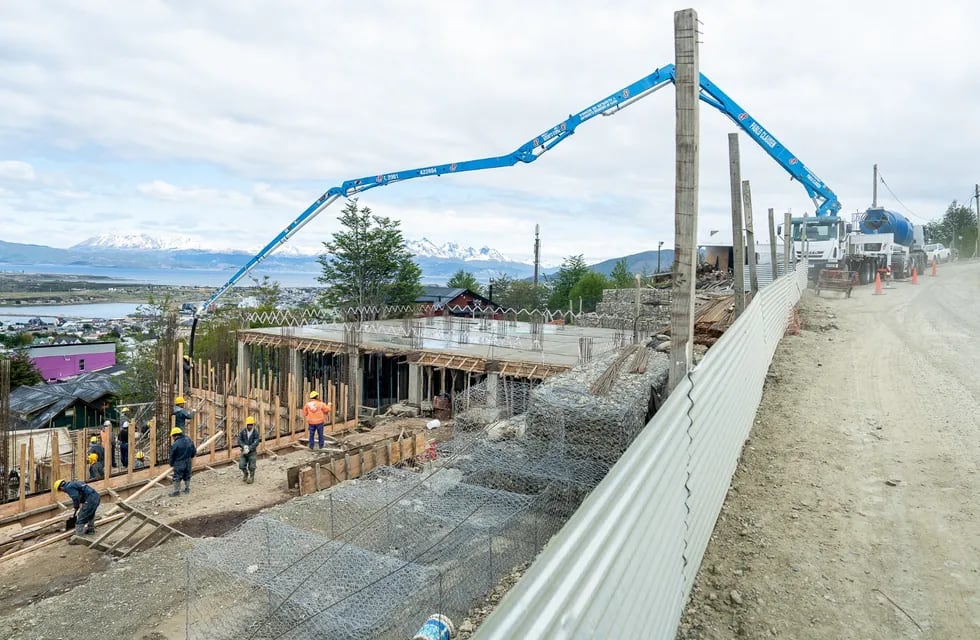 Tierra del Fuego: Melella recorrió la obra del nuevo edificio de la escuela Provincial 40