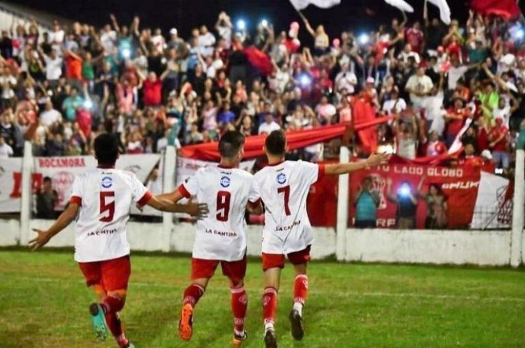 Huracán venció 1-0 a Sporting y se consagró campeón de la Copa Posadeña. (Foto: Twitter)