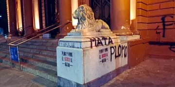 Vandalizaron el palacio de la Municipalidad de Rosario