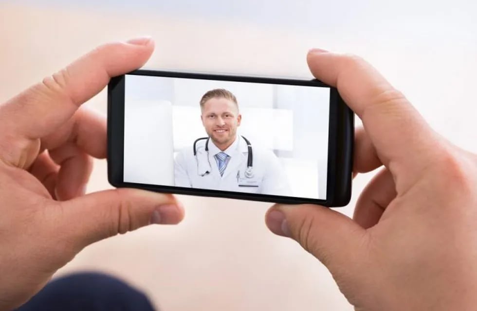 Comunicación a distancia entre profesionales de la salud y los pacientes en sus domicilios (web)