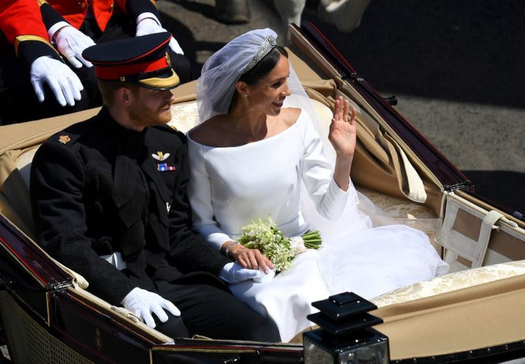 La pareja, en la procesión de carruajes. Foto: REUTER.