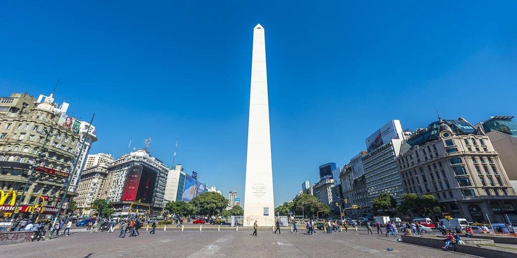 El Obelisco cuenta con 67,5 metros de altura y fue inaugurado el 23 de mayo de 1936.
