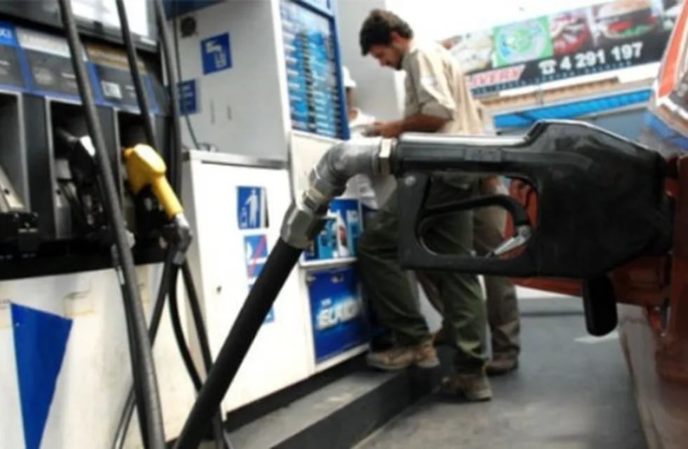 Todo apuntaría a un aumento de precios en los combustibles para el mes de agosto (Web).