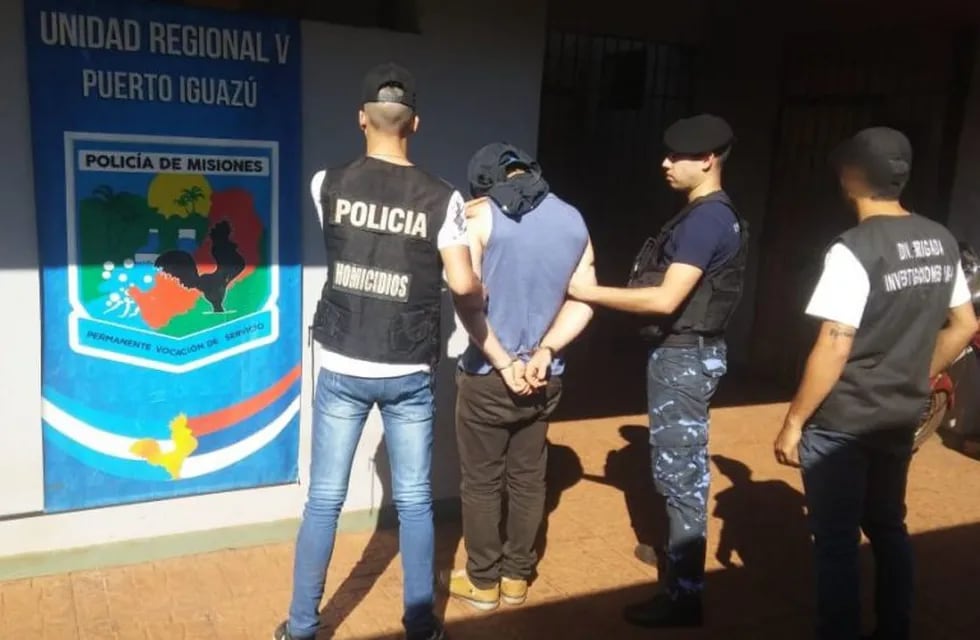 El hijo del matrimonio asesinado en Andresito hace 9 días fue detenido por orden judicial. (Policía)