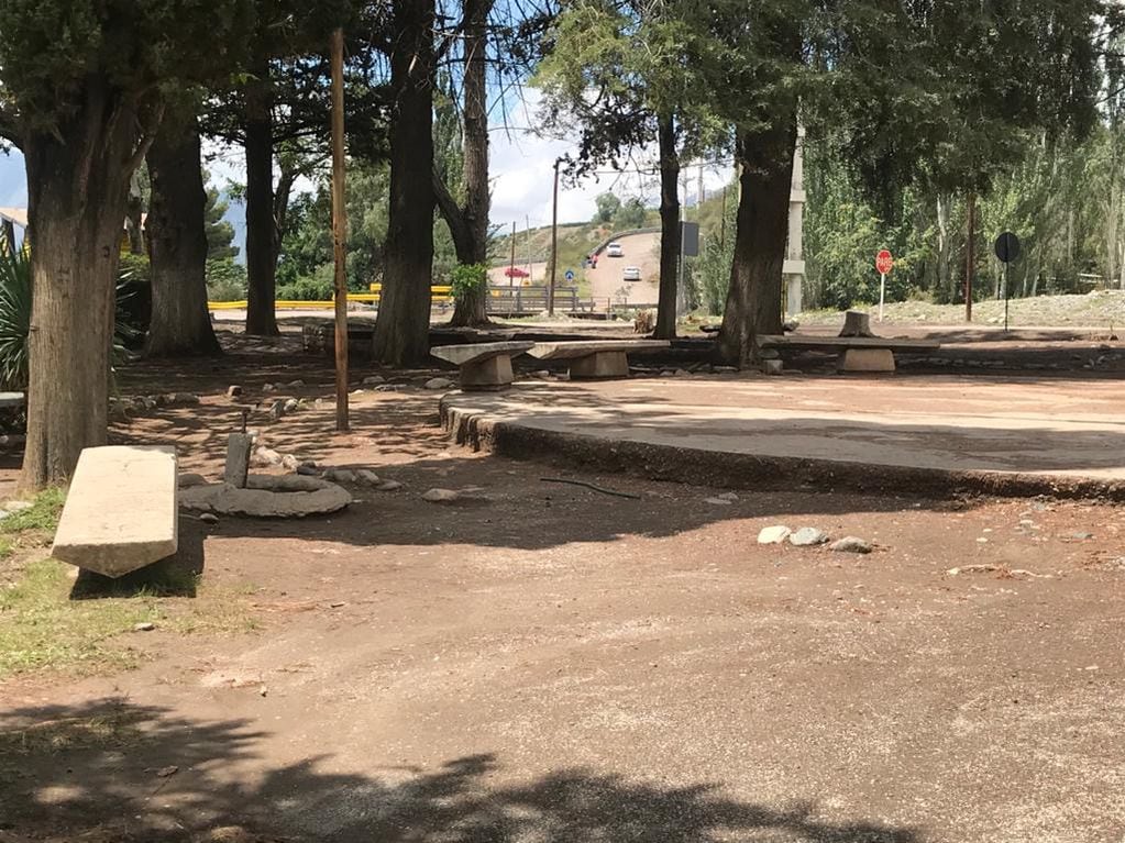 Todas las familias que viven en Potrerillos han mostrado su predisposición para aportar la mano de obra para recuperar las plazas.