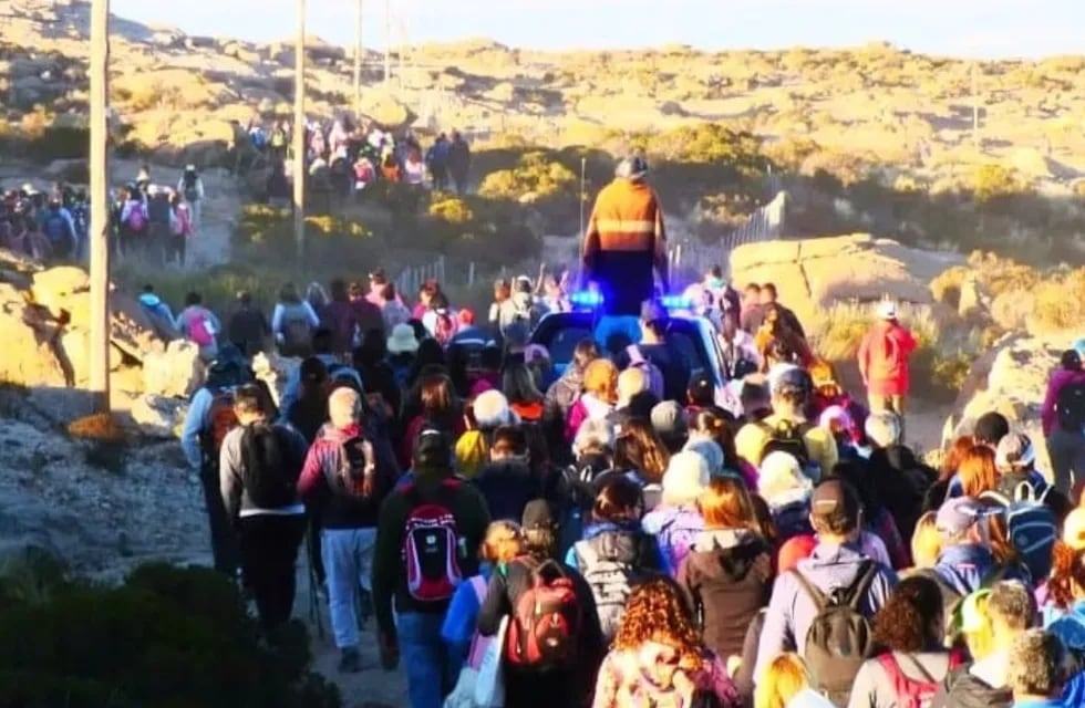 Miles de fieles caminaron 28 kilómetros en honor a Cura Brochero.