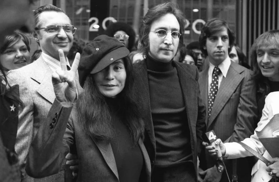 John Lennon y su esposa, Yoko Ono, en Nueva York (AP)