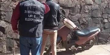 Secuestran motocicleta robada y detienen a su conductor