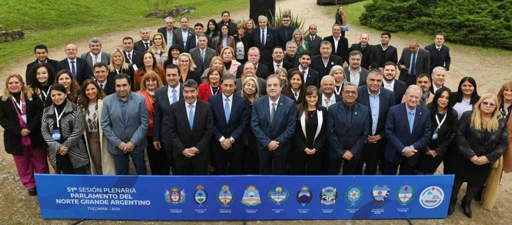 Los vicegobernadores y 120 legisladores de las provincias que conforman el Parlamento del Norte Grande, confluyeron en Tucumán para el 51.er plenario del bloque regional.