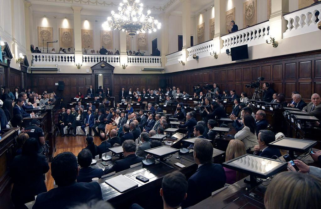 El gobernador Rodolfo Suárez dio el último discurso de apertura de la Asamblea Legislativa 2023 en la Legislatura de Mendoza 

Foto: Orlando Pelichotti
