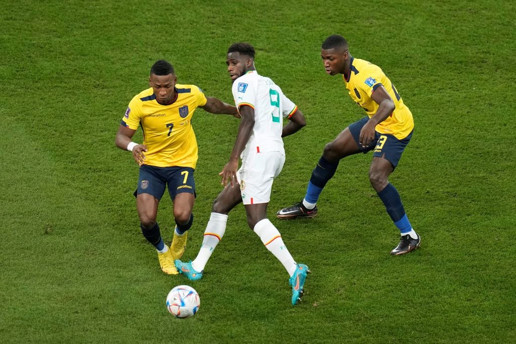 Ecuador no pudo con Senegal y se quedó afuera del Mundial. Foto: AP.