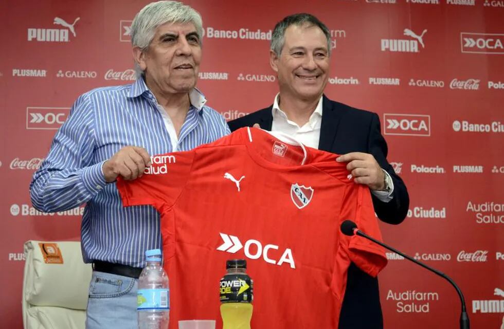 Independiente dio el primer paso para que Ariel Holan se quede. Foto: DYN.