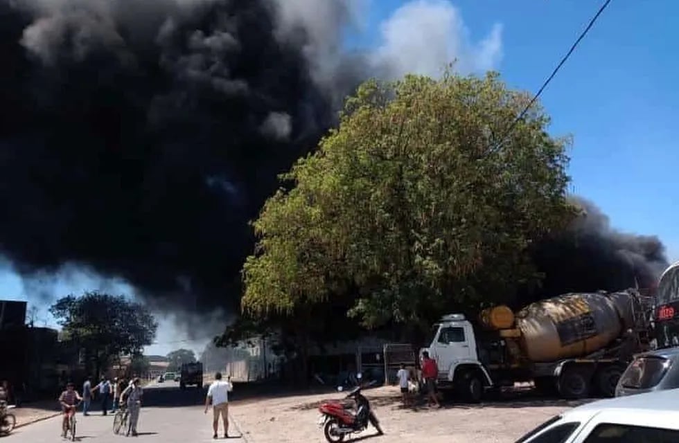 En la ciudad de Corrientes, un galpón de una cooperativa de reciclados se incendió y se perdió todo.