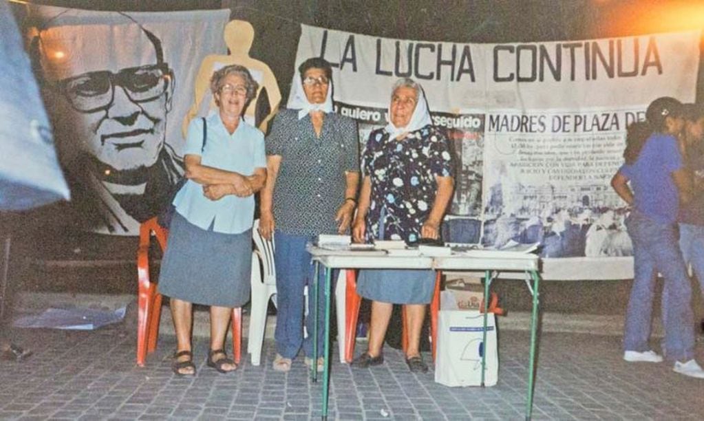 El 23 de diciembre de 1983, nace la Filial La Rioja de Madres de Plaza de Mayo, este día quedó formalizada la constitución de la filial