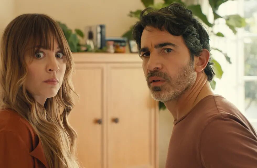 BASED ON A TRUE STORY -- "The Great American Art Form" Episode 101 -- Pictured: (l-r)  Kaley Cuoco as Ava, Chris Messina as Nathan -- (Photo by:  PEACOCK)