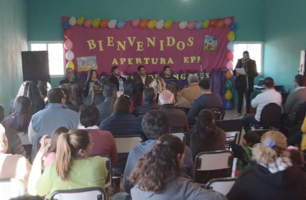 El ministro de Desarrollo Social, Juan Carlos Santander y el intendente del Departamento Ángel Vicente Peñaloza, José Albarracín, inauguraron este martes un espacio de primera infancia en la localidad de Punta de los Llanos.