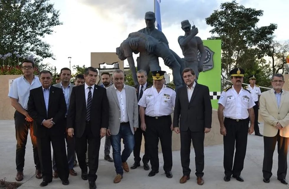 Tafí Viejo: inauguraron una plaza en memoria de los policías caídos. (Gobierno de Tucumán)