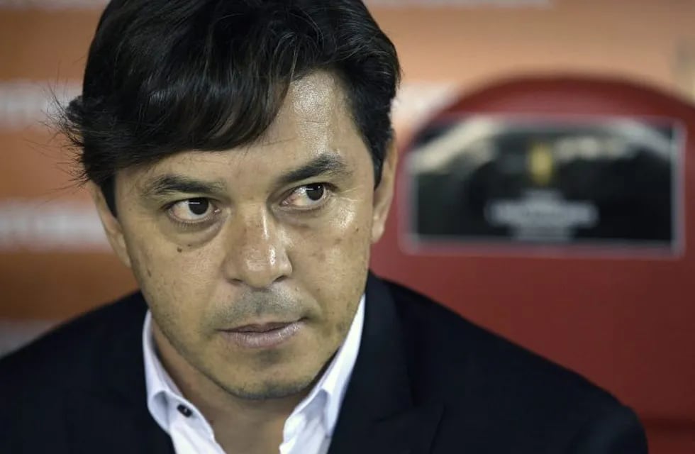 Argentina's River Plate coach Marcelo Gallardo gestures during their Copa Libertadores 2017 group 3 football match against Ecuador's Emelec at the Monumental stadium in Buenos Aires, Argentina, on May 10, 2017. / AFP PHOTO / JUAN MABROMATA ciudad de buenos aires Marcelo Gallardo futbol copa libertadores 2017 futbolistas partido river plate vs emelec