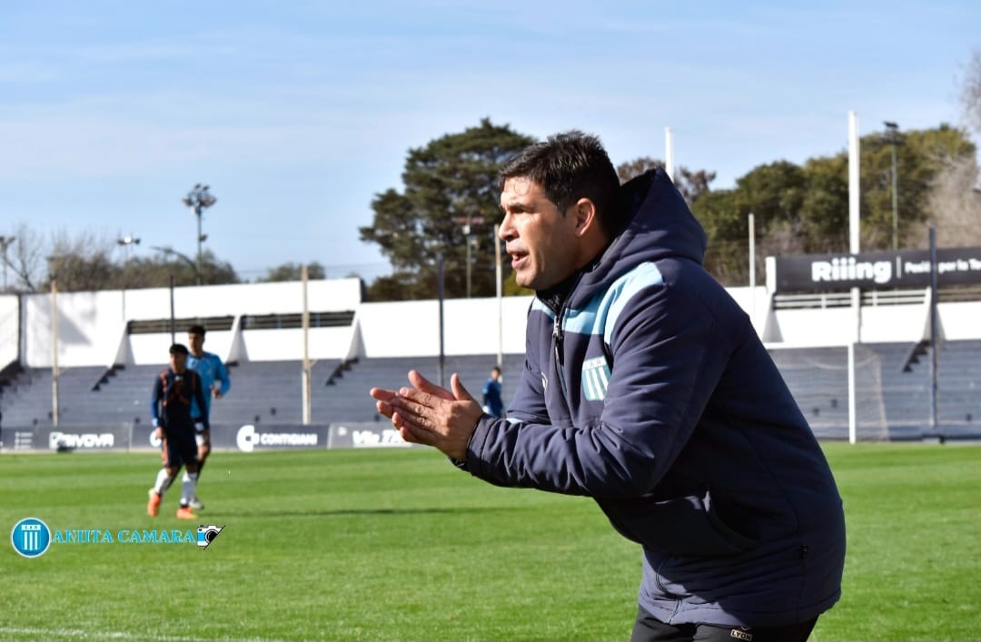 Diego Cochas y una prueba de fuego como DT interino de Racing (Prensa Racing).