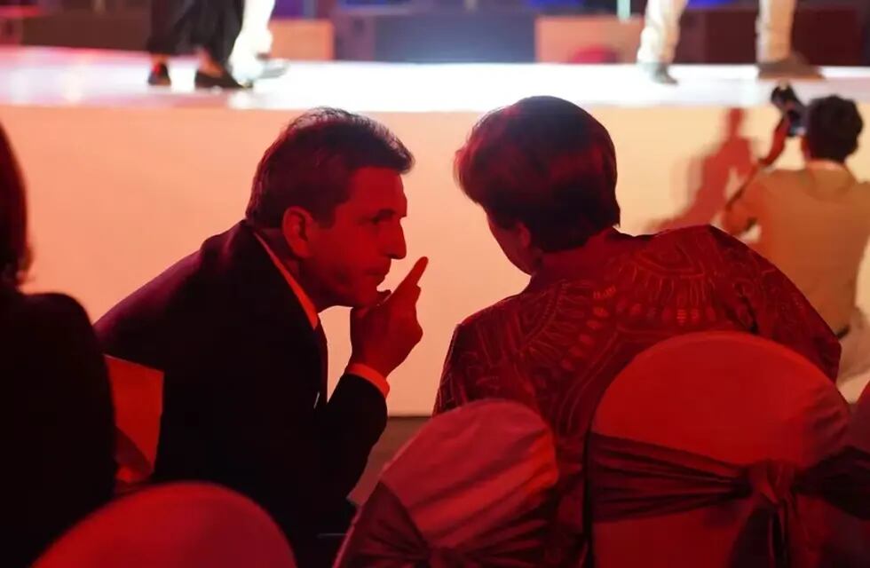 Sergio Massa y Kristalina Georgieva durante la cena show organizada por India en la Cumbre de Ministros de Finanzas y Presidentes del Banco Central