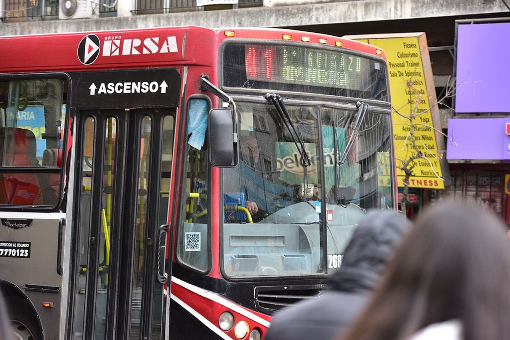 Transporte urbano de pasajeros en la ciudad de Córdoba. Omnibus colectivos bondis colectivo. (José Gabriel Hernández / La Voz)