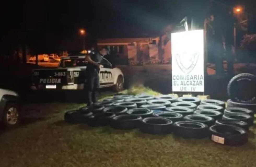 Secuestran cargamento de neumáticos en El Alcázar.
