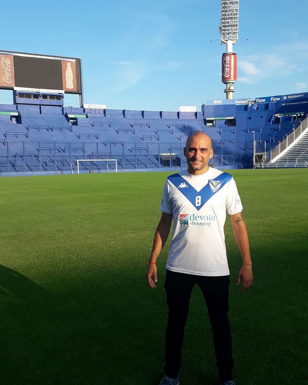 Adrián Mouras en el estadio José Amalfitani.