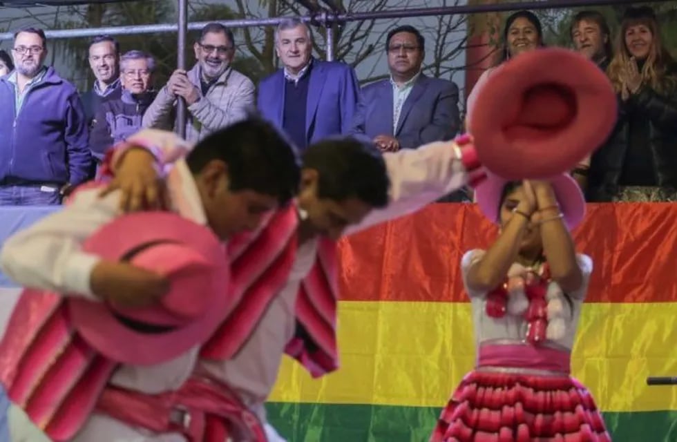 Desfile de la colectividad boliviana en Jujuy