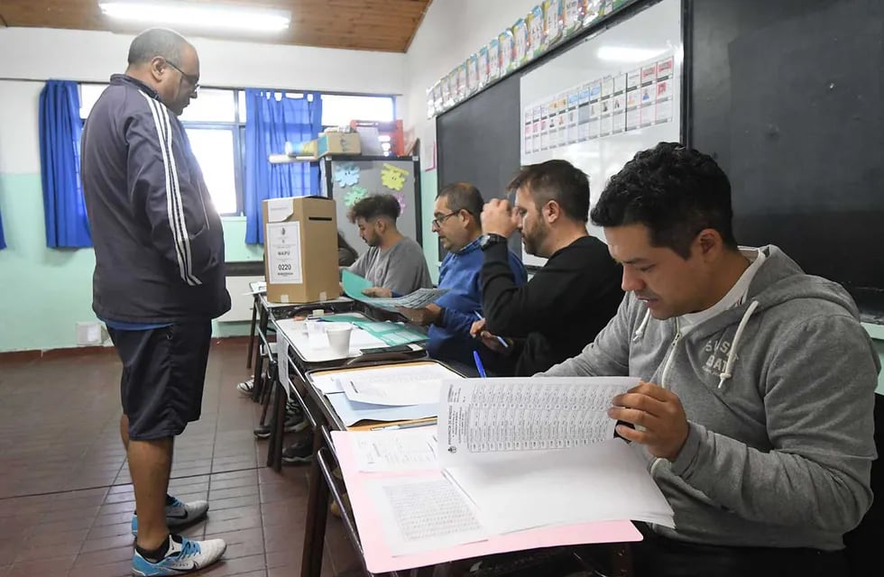 Elecciones 2023: con el debut de la boleta única, cerraron las PASO en 7 departamentos de Mendoza