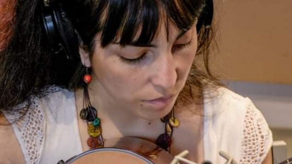 Daniela Calderón cantautora puntana.