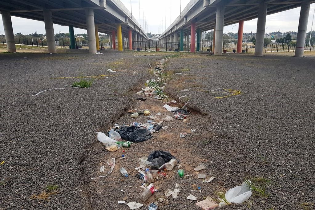 Estadio Kempes. Mucha basura luego del partido Talleres vs Flamengo, por Copa Conmebol Libertadores. (Nicolás Bravo / La Voz)