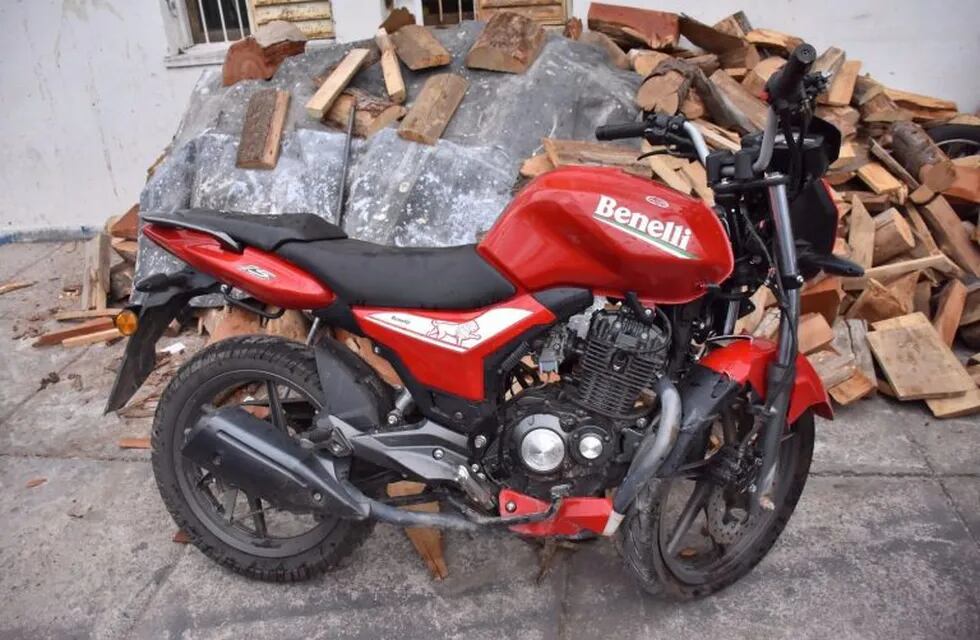 Benelli. La moto robada en la que iba la víctima como acompañante. Foto: Marianela Sánchez.