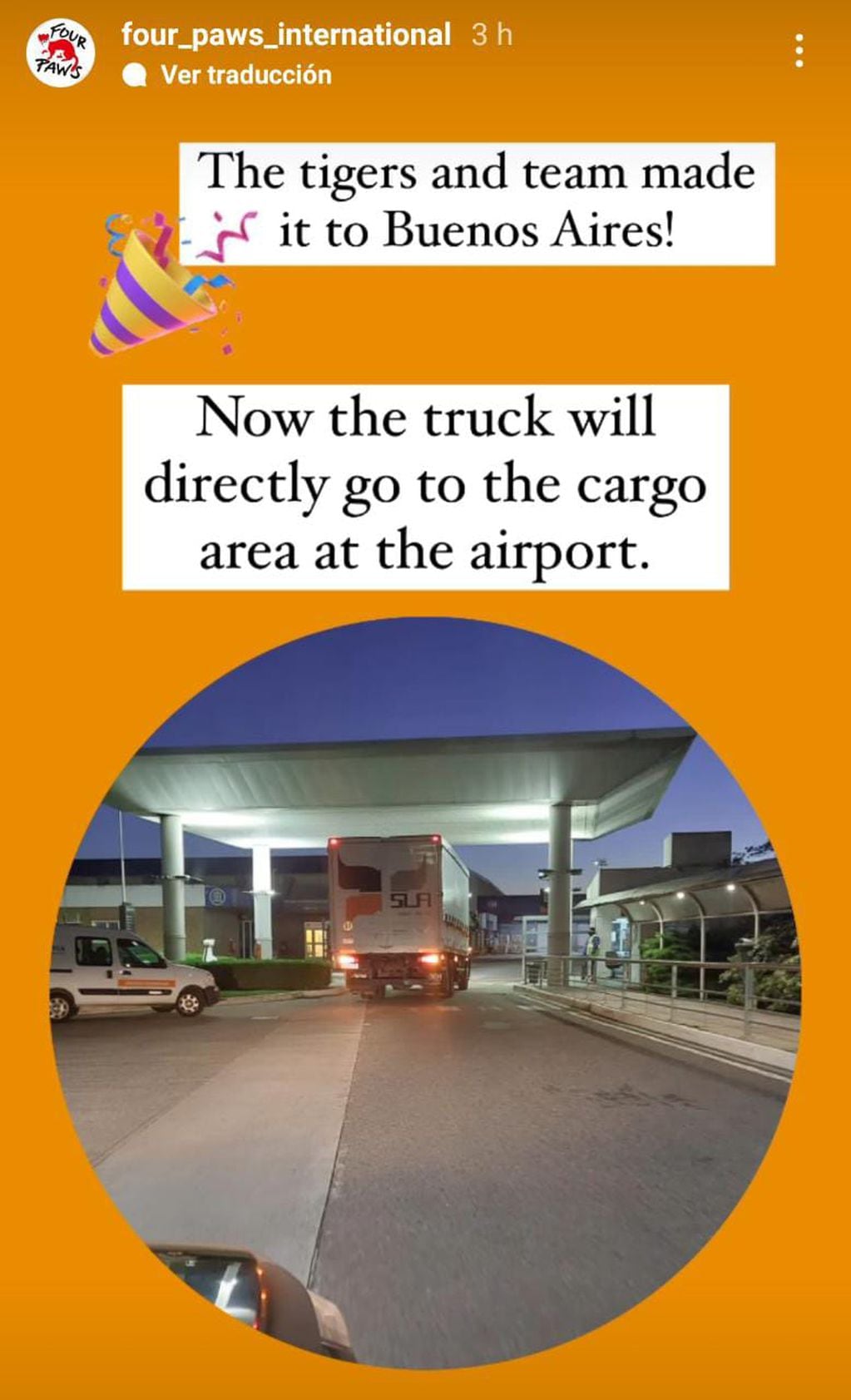 Traducción: "Los tigres y el equipo lograron llegar a Buenos Aires... Ahora el camión se dirigirá a la zona de cargas del aeropuerto".