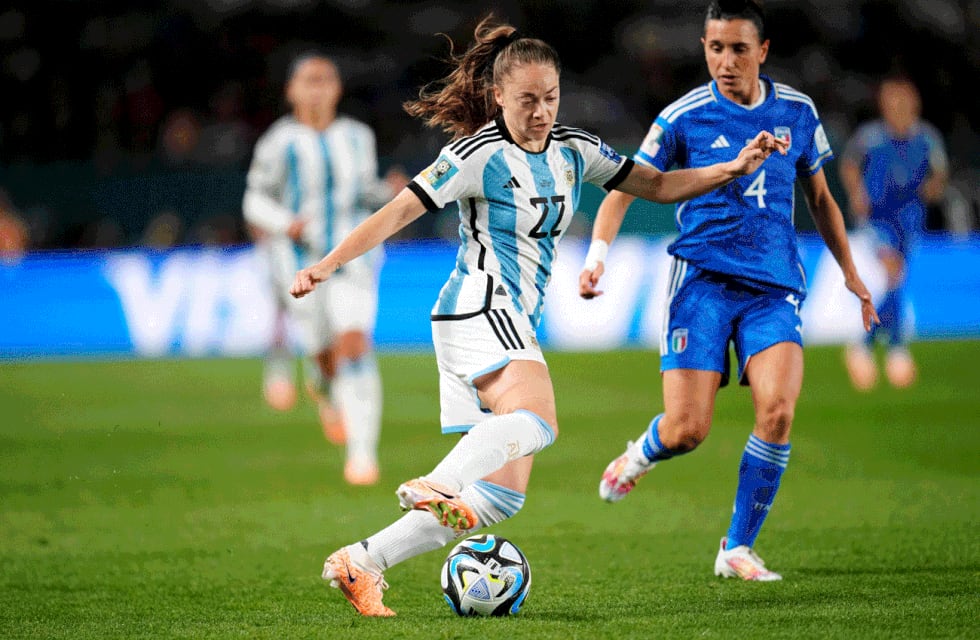 Argentina tuvo su debut en el Mundial femenino de fútbol de Australia y Nueva Zelanda y Estefanía Banini fue la más destacada. (@Argentina)