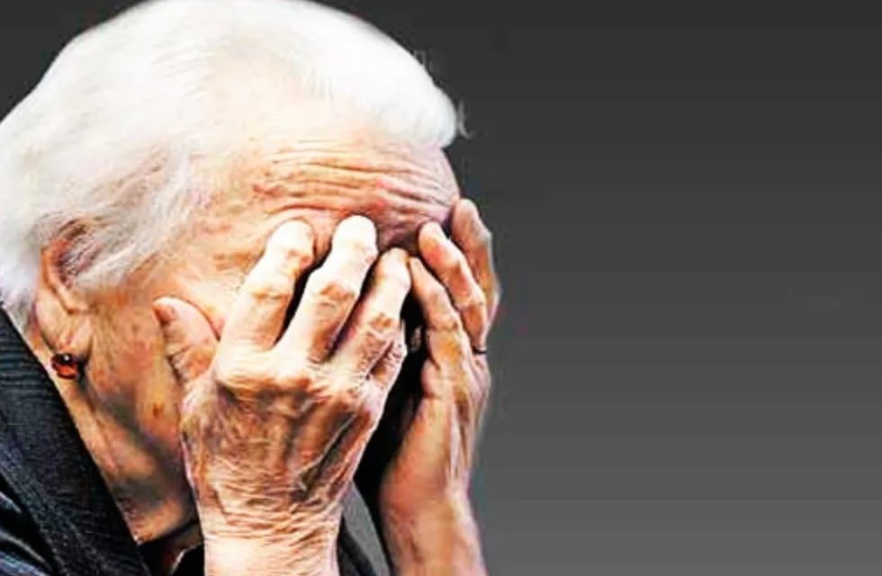 La mujer de 94 años fue maltratada por su hijo y su nieto: no le daban comida ni medicamentos. (Imagen ilustrativa).