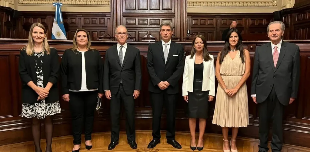 Horacio Rosatti, presidente de la Corte Suprema, junto a los nuevos consejeros de la Magistratura.