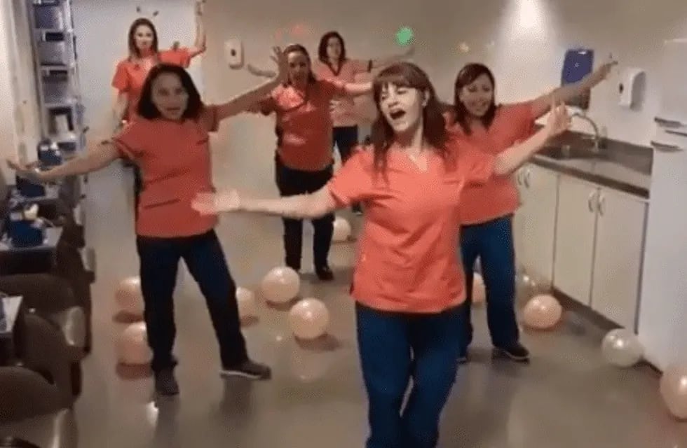 Las enfermeras se animaron a armar una coreografía.