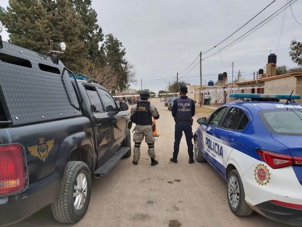 Policía y taxista detenidos por tener un "delivery de drogas".