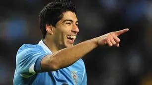 Suárez vuelve en Uruguay, que debe levantarse tras un duro golpe (Foto: Télam).